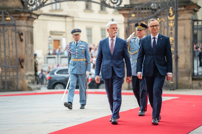 FOTO: Eva Pavlová a Petr Pavel přivítali prezidenta Polska a jeho ženu. – stránka 50