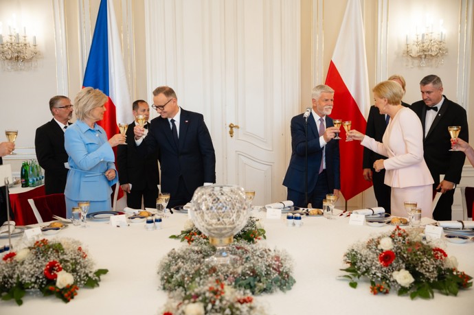 FOTO: Eva Pavlová a Petr Pavel přivítali prezidenta Polska a jeho ženu. – stránka 44