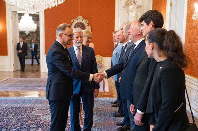 FOTO: Eva Pavlová a Petr Pavel přivítali prezidenta Polska a jeho ženu. – stránka 41