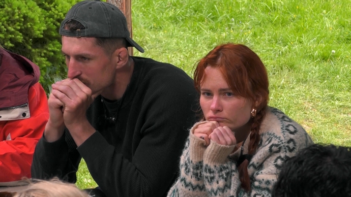 FOTO: Zamyšlená Mary. – stránka 300