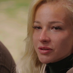 Sandra neudrží slzy.