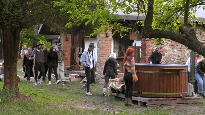 FOTO: Soutěžící si užívali překvapení v podobě vířivky. – stránka 230