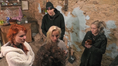 FOTO: Farmou cloumají intriky a narůstající nedůvěra.