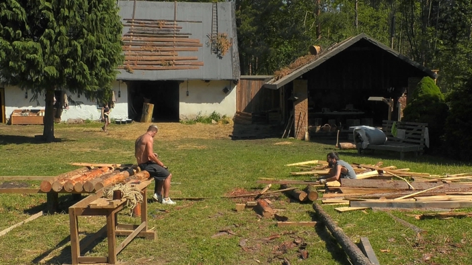 FOTO: Na Farmě práce vázne. – stránka 121