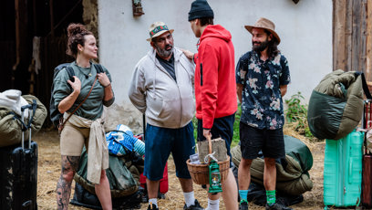 FOTO: Duelanti si sbalili své věci a rozloučili se s ostatními.