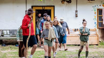 FOTO: Soutěžící na farmě.