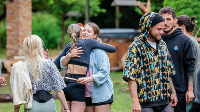 FOTO: Soutěžící se po boji o imunitu objímali.