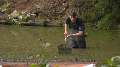 FOTO: Luktuma pracuje na farmě.