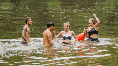 FOTO: Při souboji o imunitu se soutěžící vykoupali.