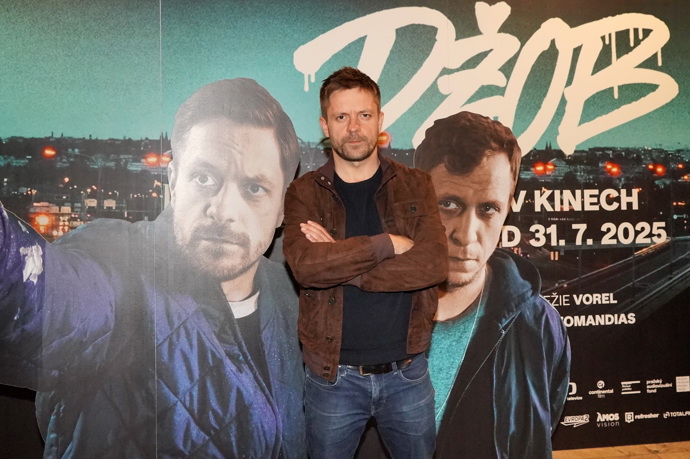 FOTO: Jiří Mádl se vrátil do své ikonické role. – stránka 138