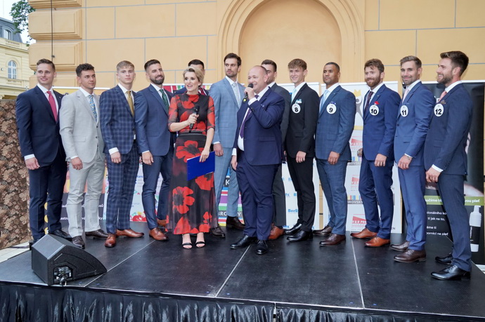 FOTO: Finálová dvanáctka. – stránka 142