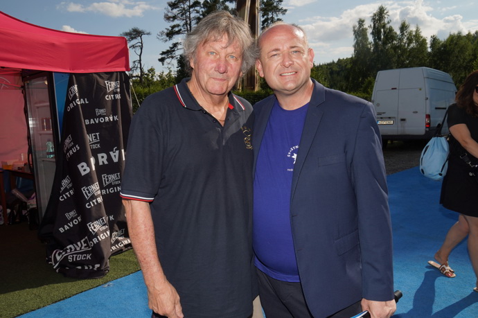 FOTO: Stanislav Hložek s Davidem Novotným. – stránka 11