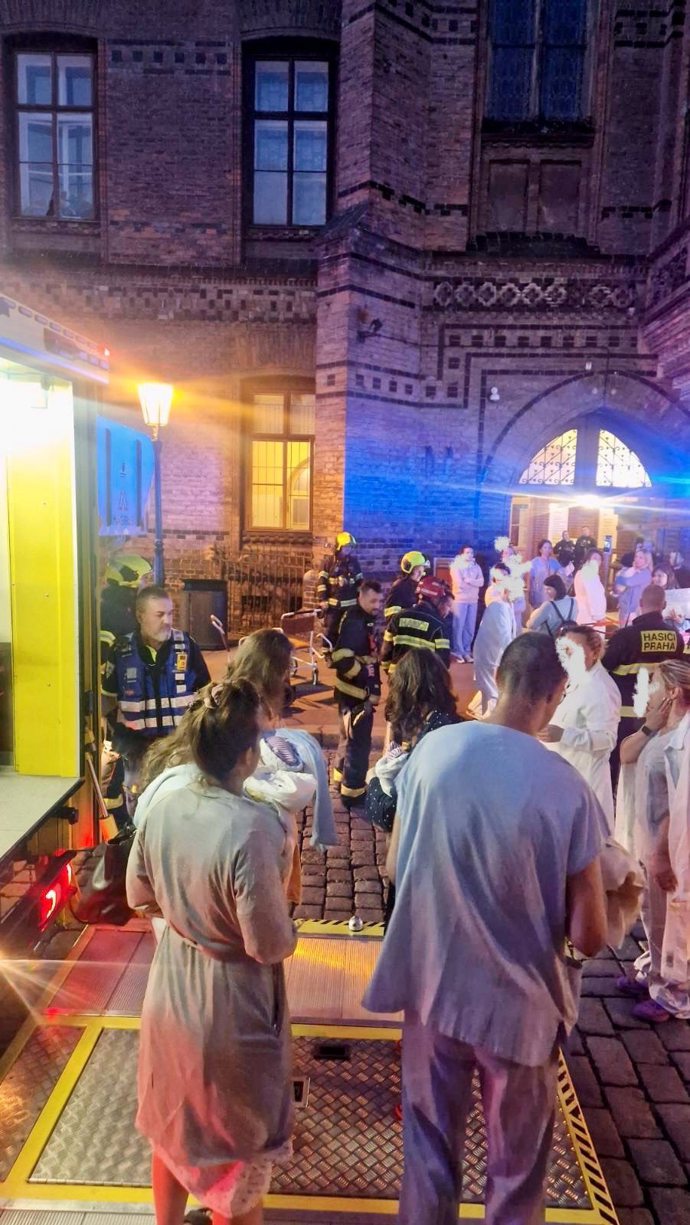 FOTO: V porodnici U Apolináře vypukl požár. – stránka 5
