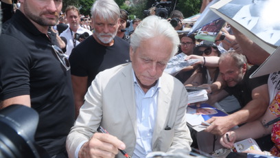 FOTO: Michael Douglas se podepisoval fanouškům.