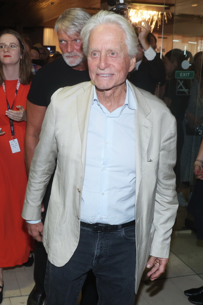 FOTO: Michael Douglas v hotelu Thermal. – stránka 50