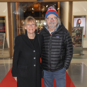 Ondřej s Vladimírou žijí poklidným muzikantským životem a rádi občas vyrazí na společenské události. 