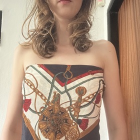 Druhá možnost spočívala ve vytvoření topu bez ramínek. Tento způsob byl ale o něco méně praktický.