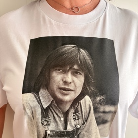 Tričko s Jiřím Bartoškou se stalo hitem letošního festivalu v Karlových Varech.