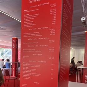 Pupp-up zóna nabízí velké množství ikonických drinků, hlavně s Becherovkou.