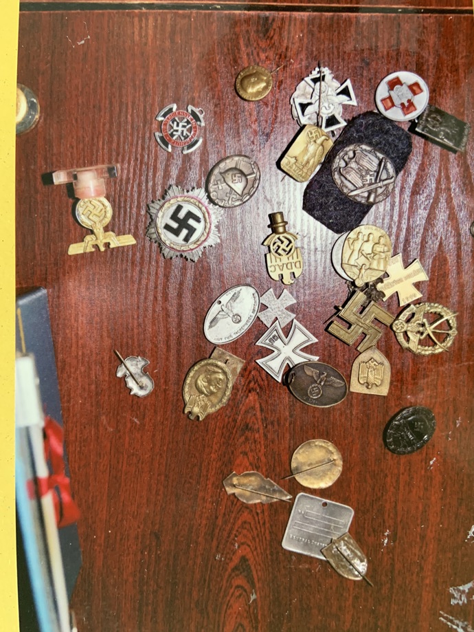 FOTO: Předměty, které Janákovi ukradli své oběti. – stránka 6