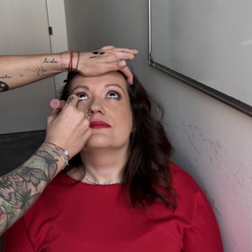 K dokonalému efektu nesmí chybět pečlivé líčení očí.