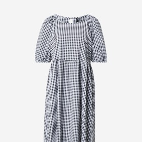 Podobné černobílé kostkované šaty prodává například Vero Moda za 1329 Kč.