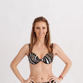 Plavky s vyztuženými košíčky, řasením a se safari vzorem, Modeta, 1780 Kč