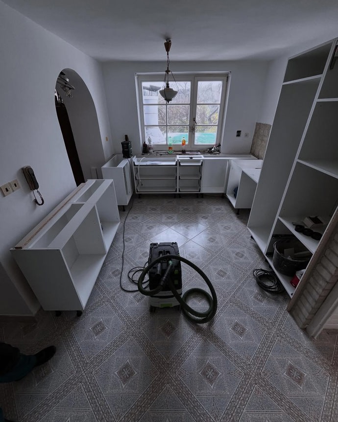 FOTO: Kuchyň během rekonstrukce. – stránka 8