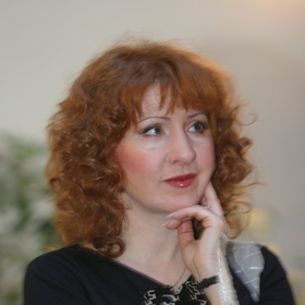 Poznávacím znamením Jaroslavy Kretschmerové jsou zrzavé vlasy. 