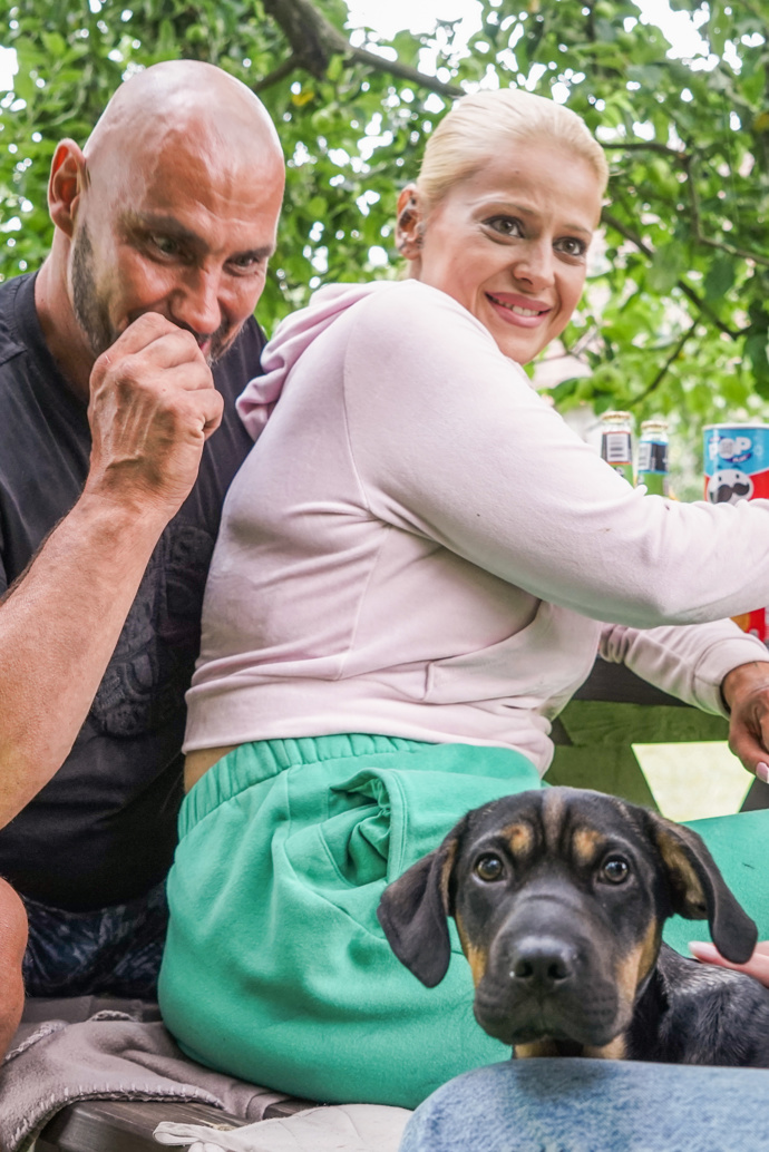 FOTO: Charlotte Štiková s manželem si pořídili nového pejska. – stránka 47