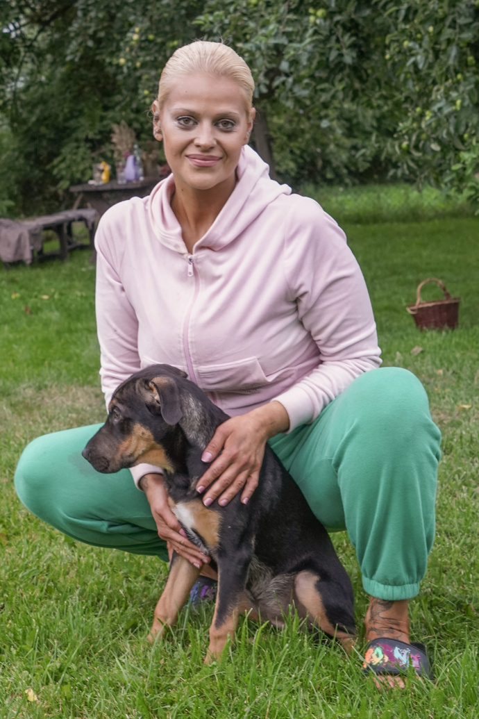 FOTO: Charlotte Štiková s Barbie. – stránka 39
