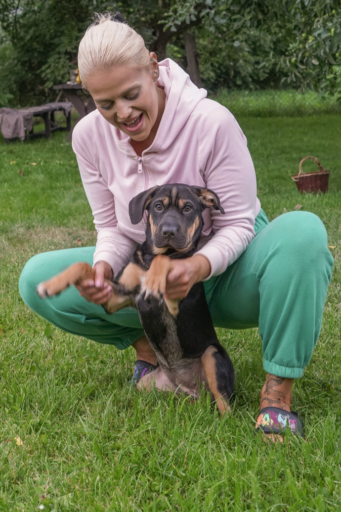 FOTO: Charlotte Štiková s manželem si pořídili nového pejska. – stránka 38