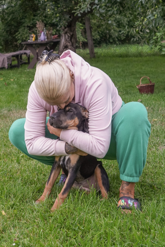 FOTO: Charlotte Štiková s manželem si pořídili nového pejska. – stránka 37
