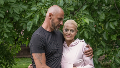 FOTO: Charlotte Štiková s manželem na jejich zahradě.