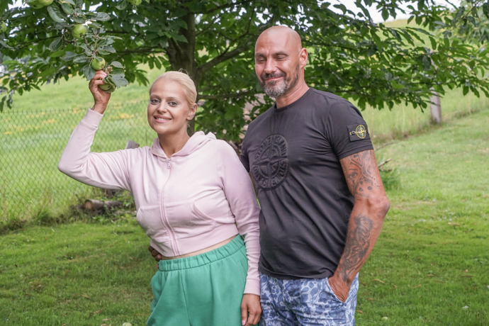 FOTO: Charlotte Štiková s manželem si pořídili nového pejska. – stránka 33
