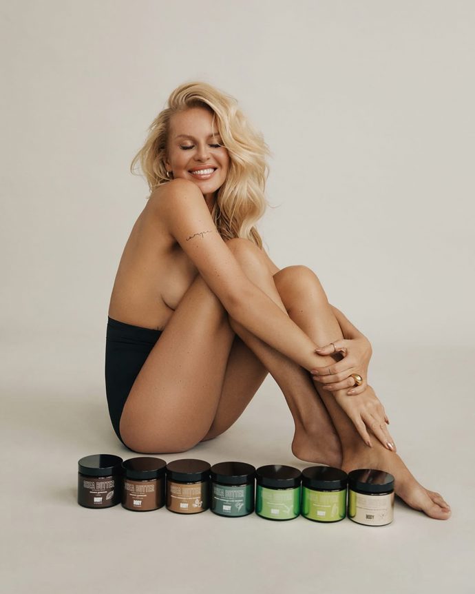 FOTO: Simona svou krásu využívá jako marketingový tah. – stránka 3