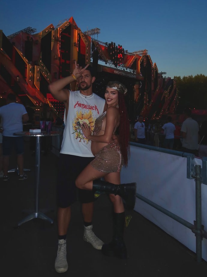 FOTO: Těhotná Rachel vyrazila na festival. – stránka 11