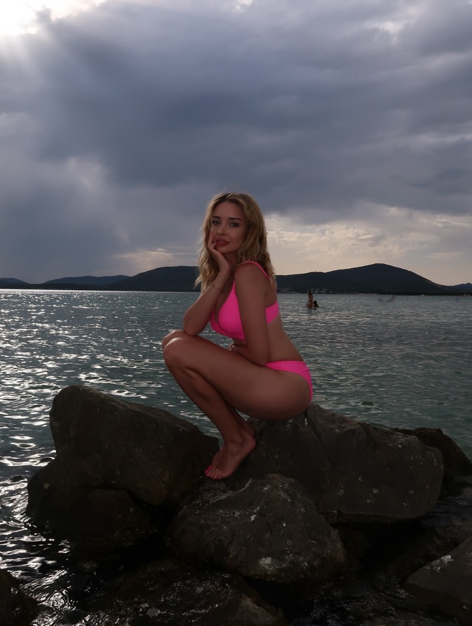 FOTO: Nicole Šáchová vystavila svou postavu. – stránka 1