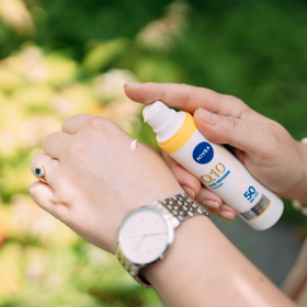 Nivea Denní fluid Q10 SPF 50 s jemnou konzistencí. 