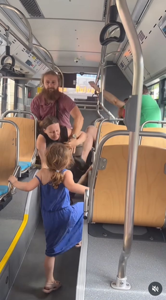 FOTO: Do incidentu byly zapletené i děti. – stránka 2