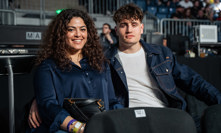 Matěj Peňáz ještě doléčuje děsivé zranění ruky, do klece ale vstoupil vyzvat Vlasta Čepa.