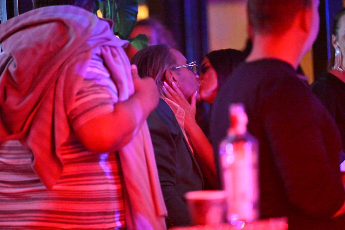 FOTO: Leo Beránek se líbal s Kačenkou na party. – stránka 65