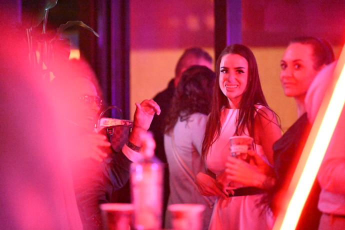 FOTO: Kateřina Beránková na party. – stránka 63