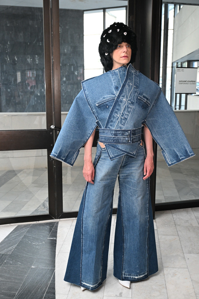 FOTO: Zákulisí módní přehlídky vítězů soutěže Mattoni Young Fashion Stars. – stránka 71