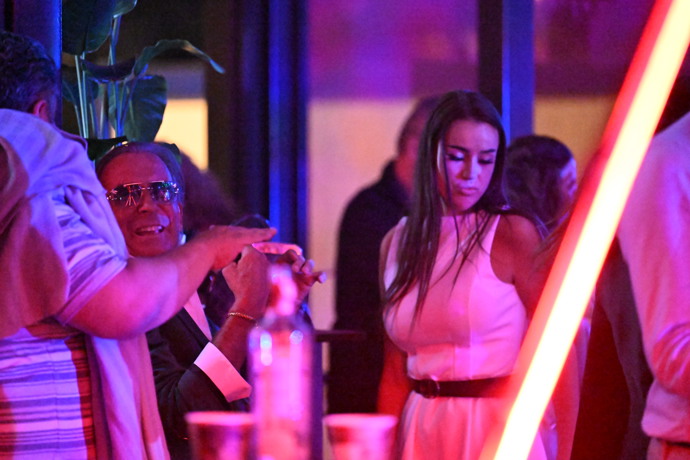 FOTO: Leo Beránek si užíval na party. – stránka 59