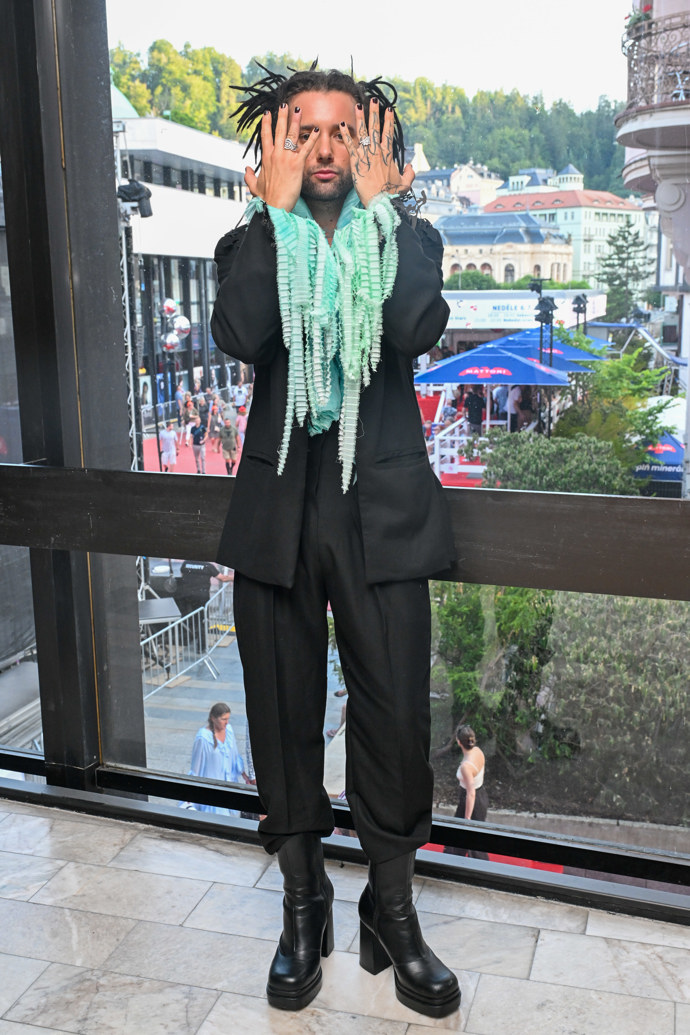 FOTO: Zákulisí módní přehlídky vítězů soutěže Mattoni Young Fashion Stars. – stránka 64