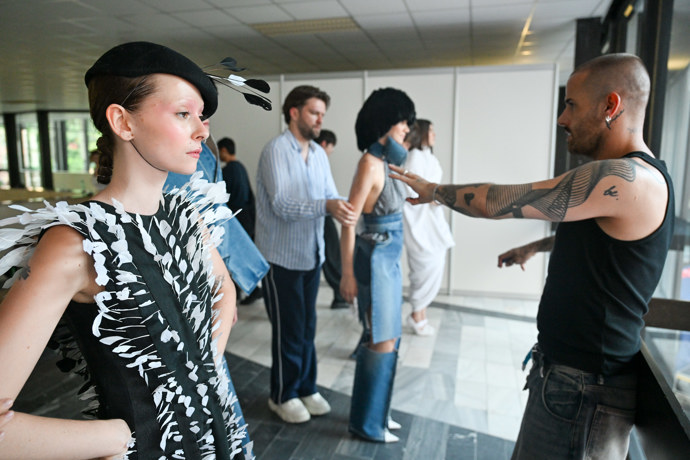 FOTO: Zákulisí módní přehlídky vítězů soutěže Mattoni Young Fashion Stars. – stránka 60