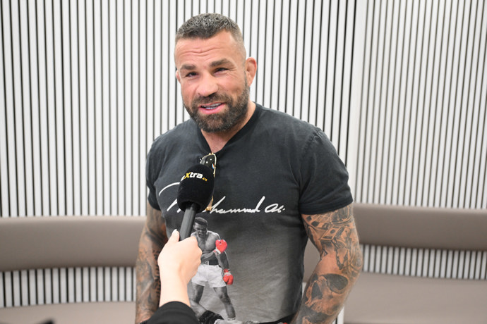 FOTO: Karlos Vémola při rozhovoru pro eXtra.cz. – stránka 15