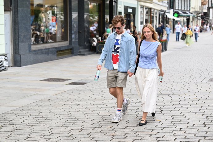 FOTO: Oskar Hes a jeho půvabná partnerka. – stránka 17