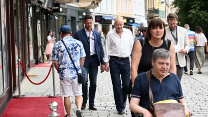 FOTO: Stellan Skarsgård dorazil do Karlových Varů.